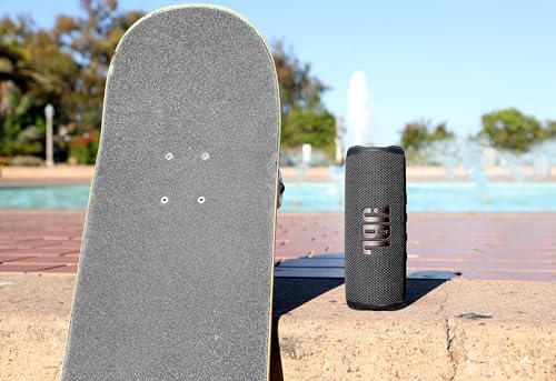 Red Portable Bluetooth Speaker, IPX7 waterproof, 12 hours playtime Y191035