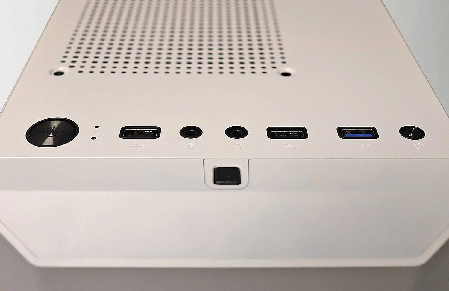 White Gaming PC with Intel Core i5, GTX 750 Ti 2GB, 16GB RAM, 1TB HDD U7422