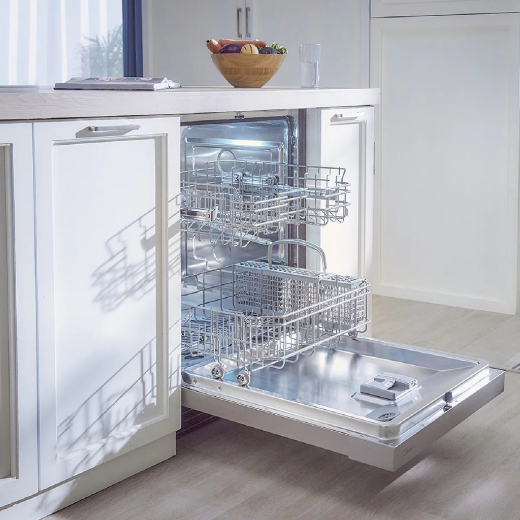 52 dBA 24" Built-In Dishwasher J795