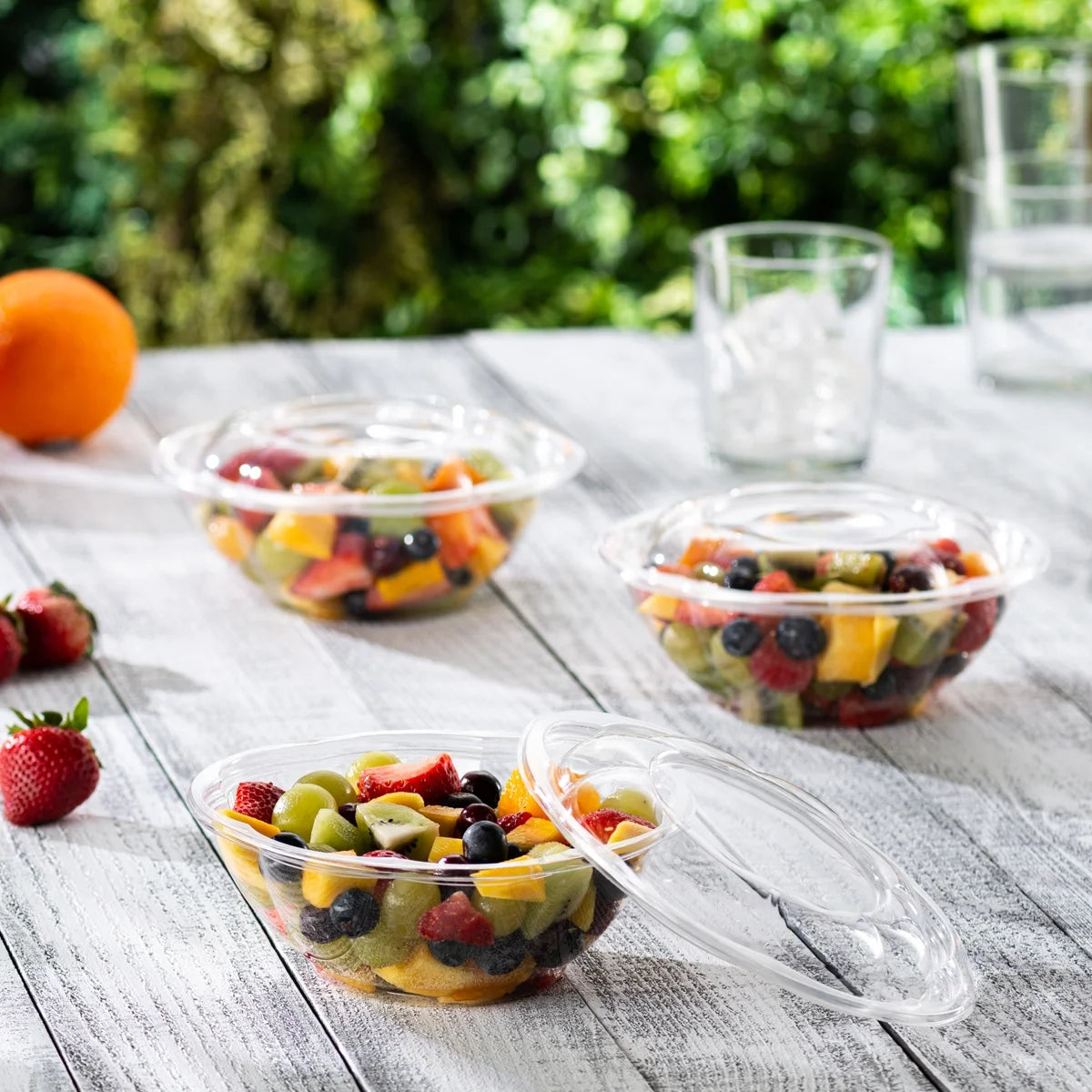 24 Oz Disposable Plastic Salad Bowls with Lids, 50-Pack H3247