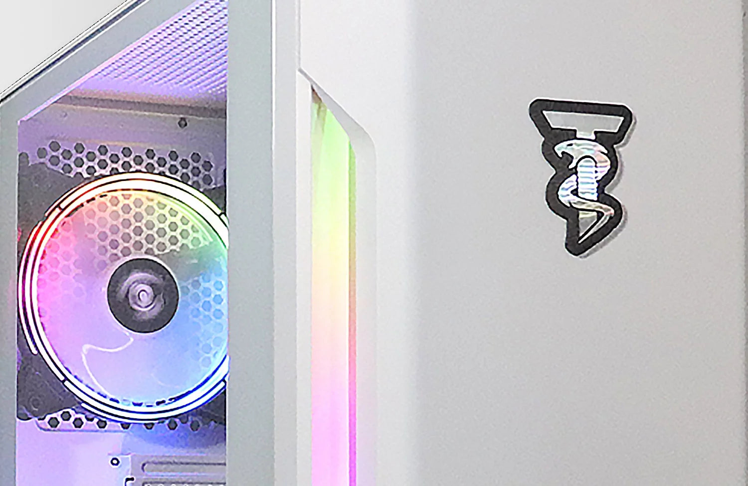 White Gaming PC with Intel Core i5, GTX 750 Ti 2GB, 16GB RAM, 1TB HDD U7422