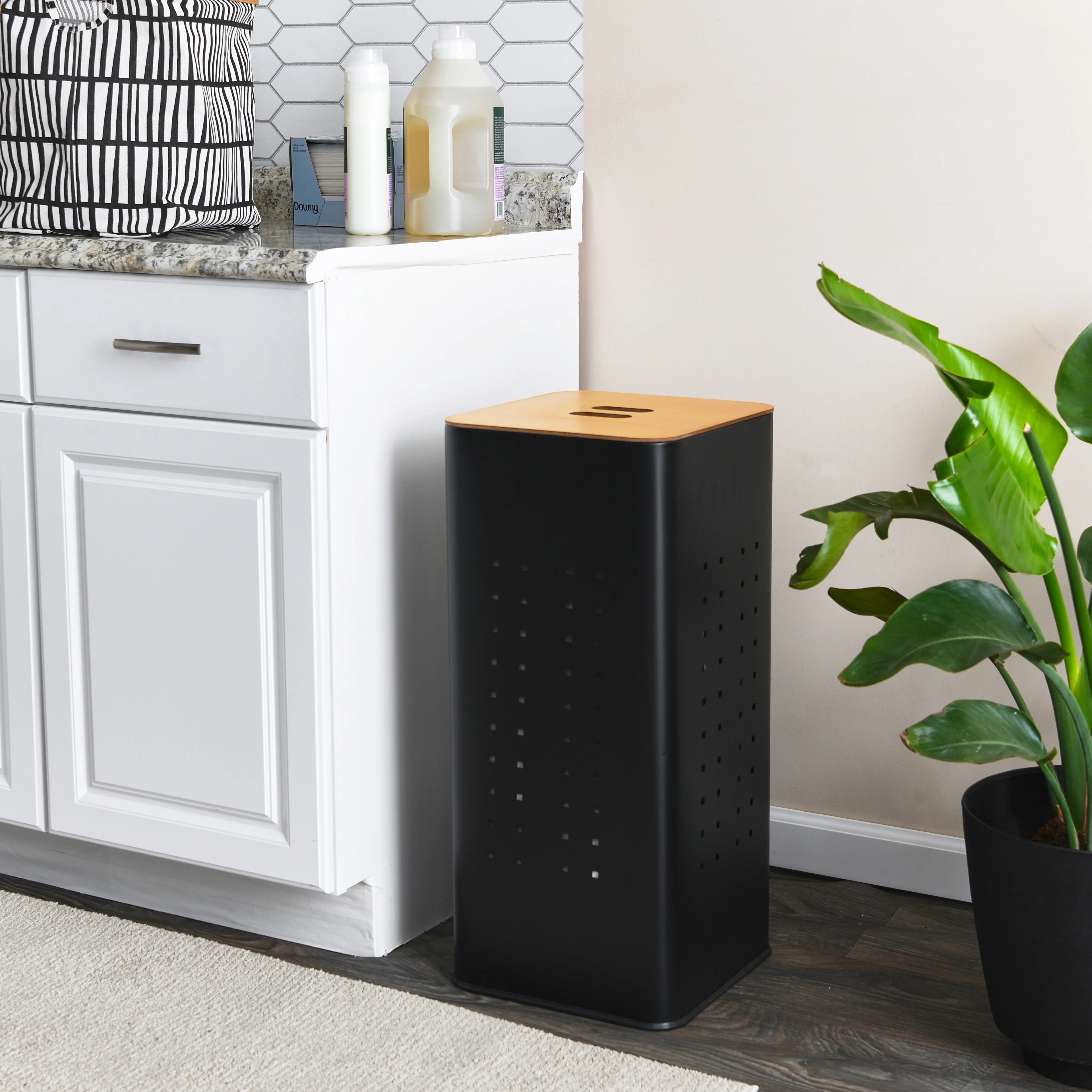 Matte Black Steel Laundry Hamper with Lid D29801