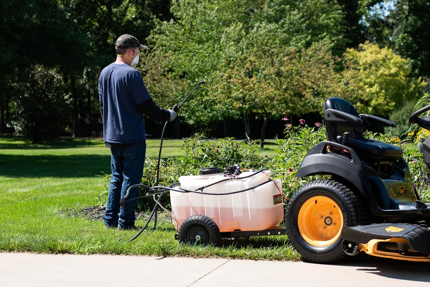 Tow-Behind 25 Gallon Sprayer F9897